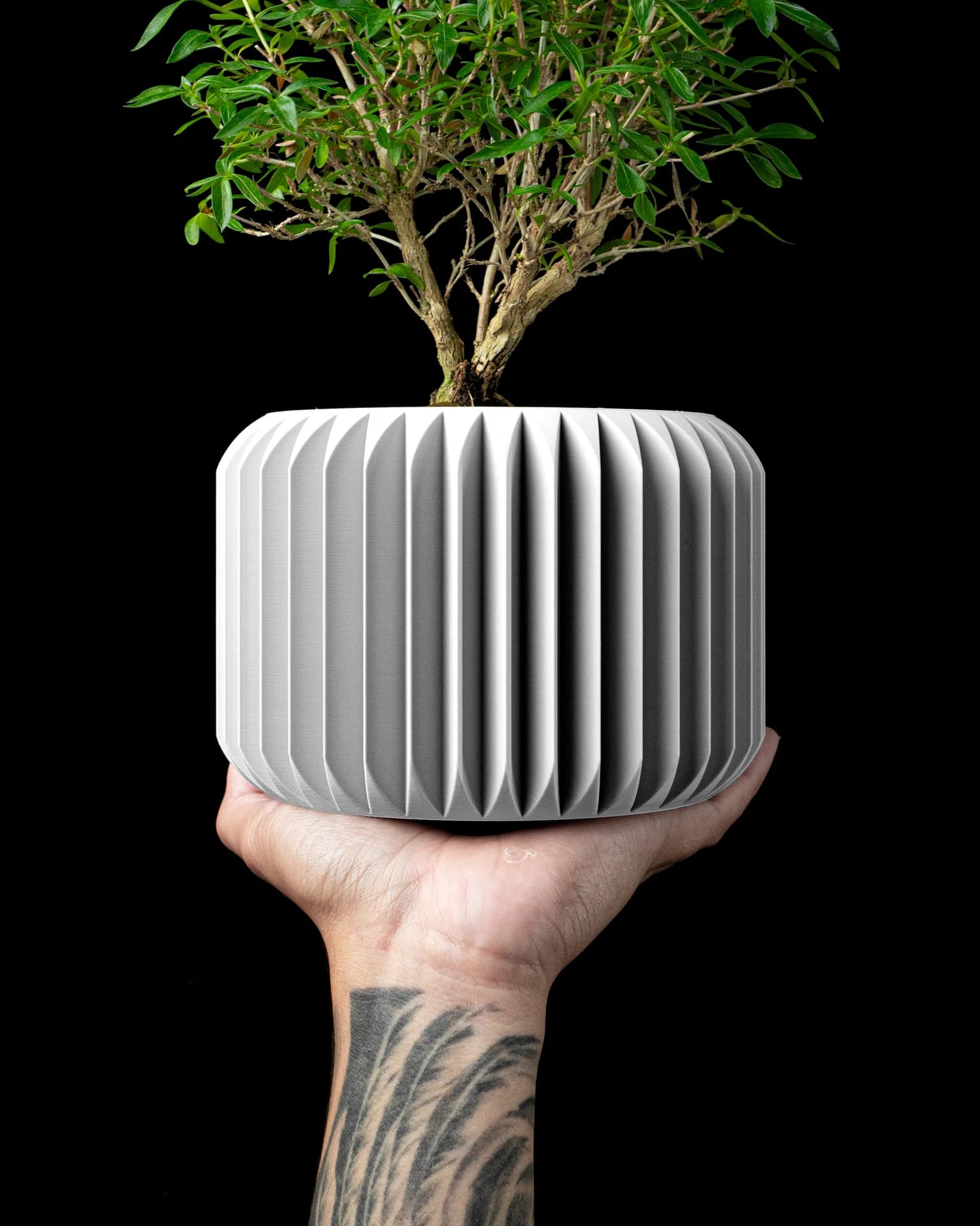 Nila – Cache-pot minimaliste à relief vertical - Image 1