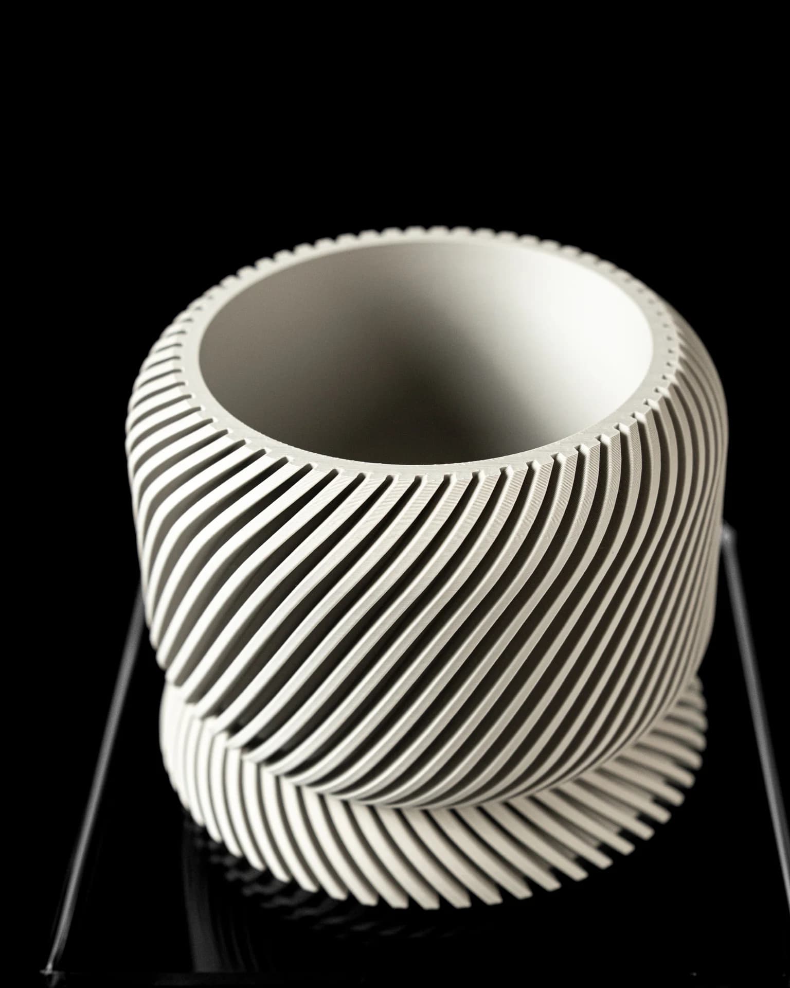 Slant – Cache-pot torsadé au design incliné - Miniature 4